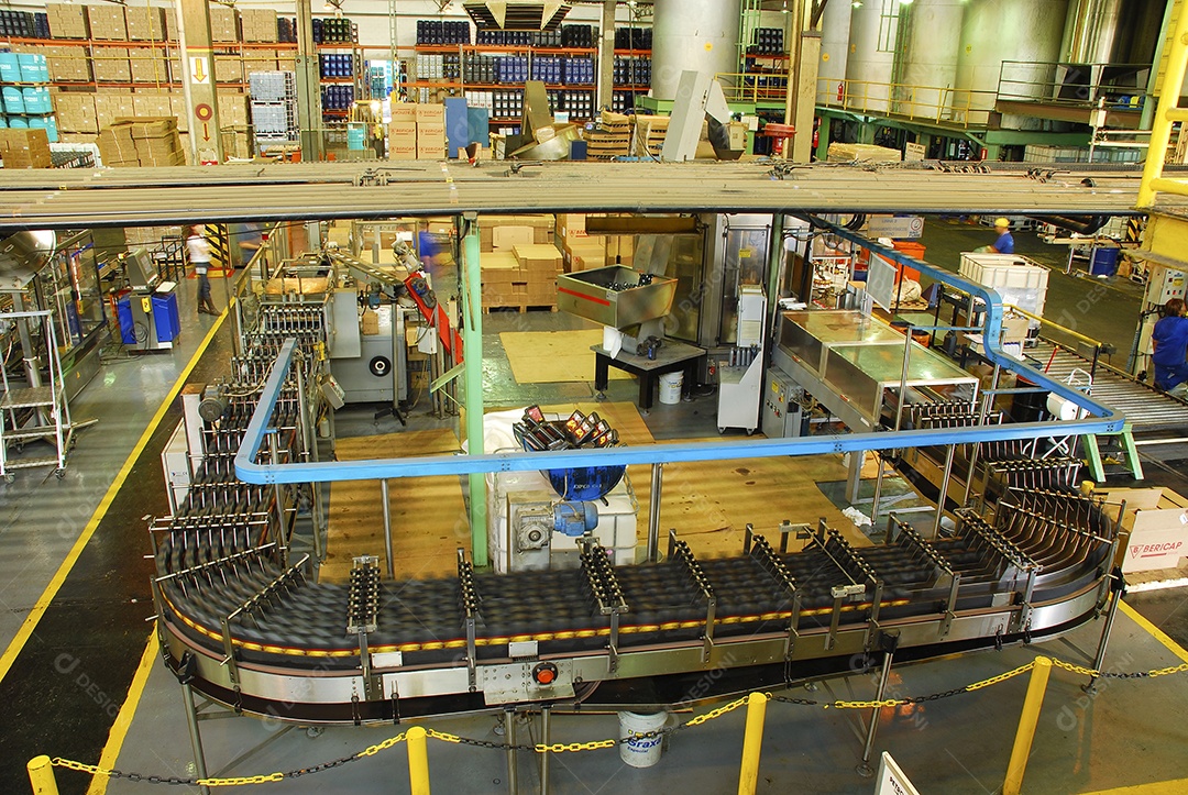 Oleo lubrificante em esteira