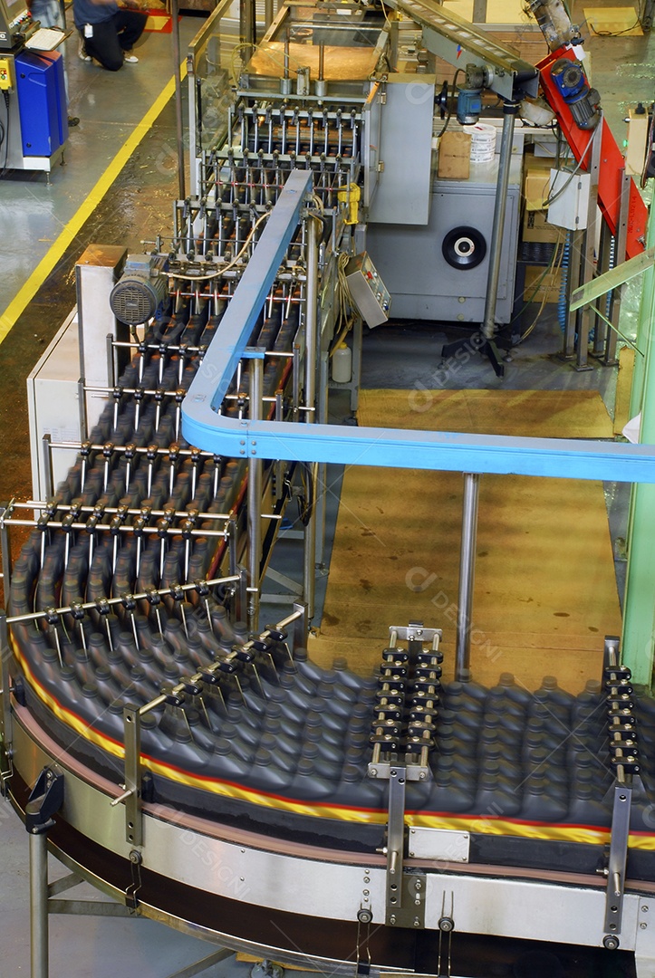 Oleo lubrificante em esteira