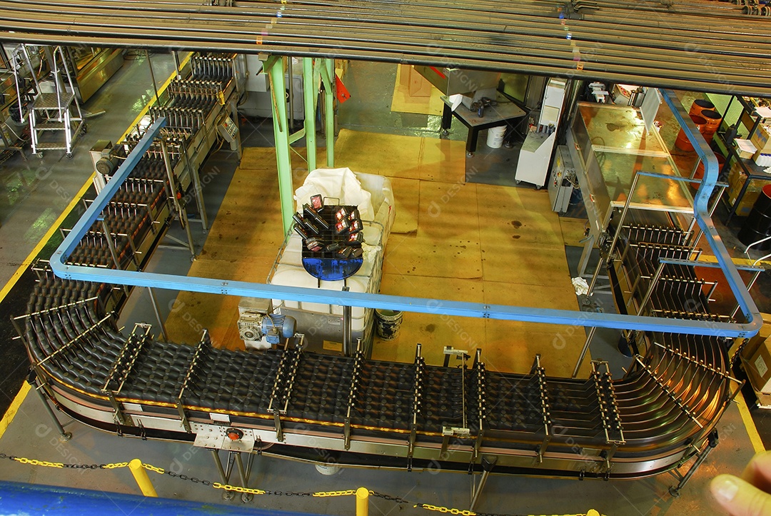 Oleo lubrificante em esteira