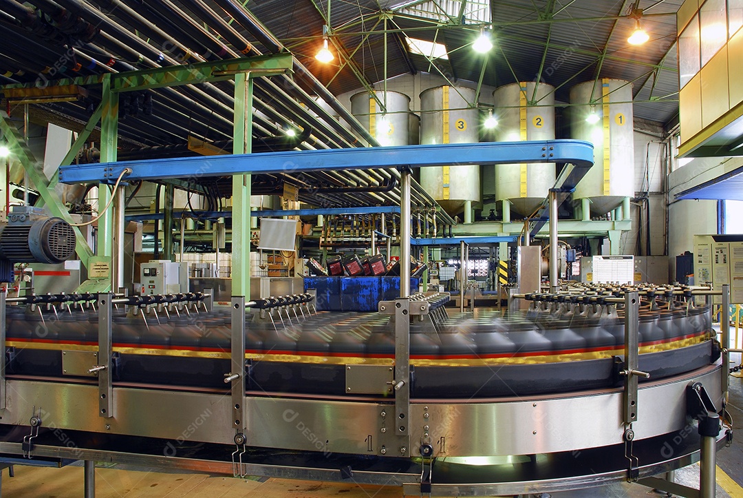 Oleo lubrificante em esteira