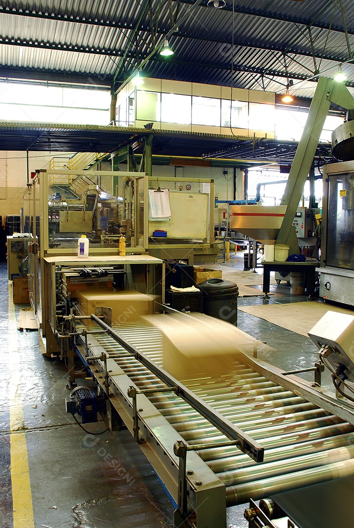 Esteiras em uma fábrica em processo de criação