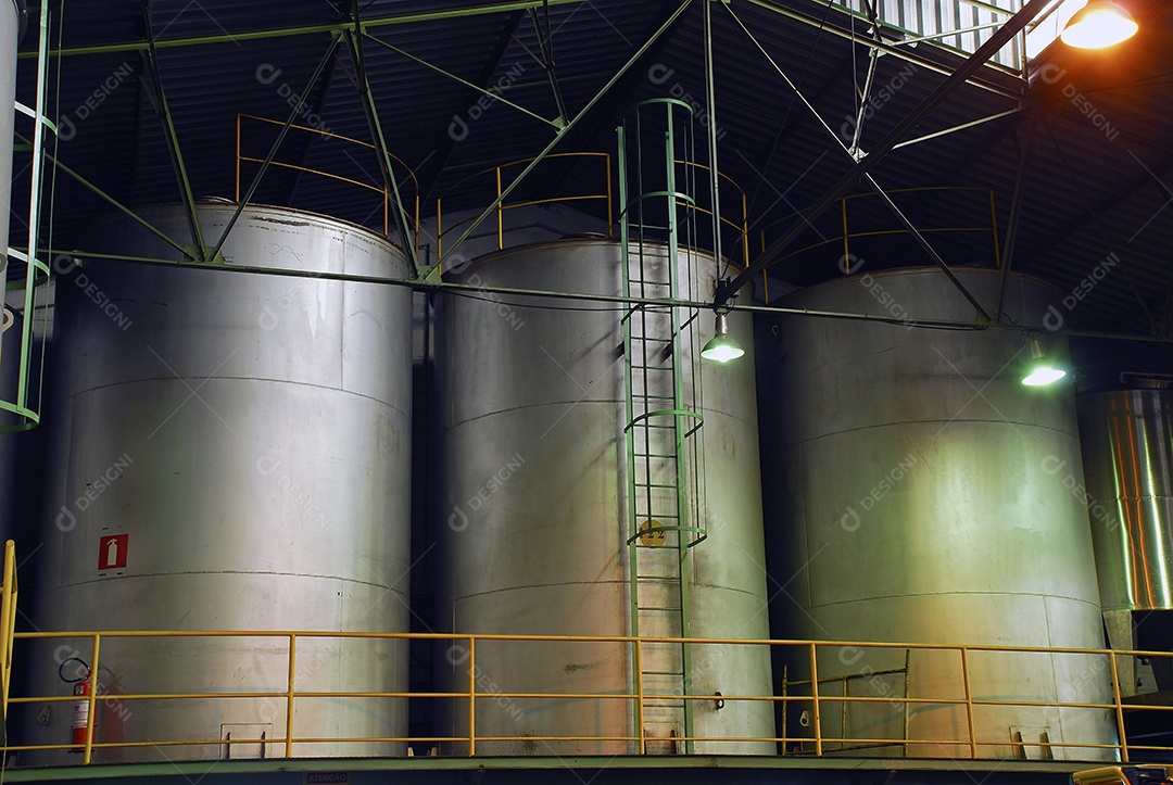 Petrolífera tanques em uma indústria