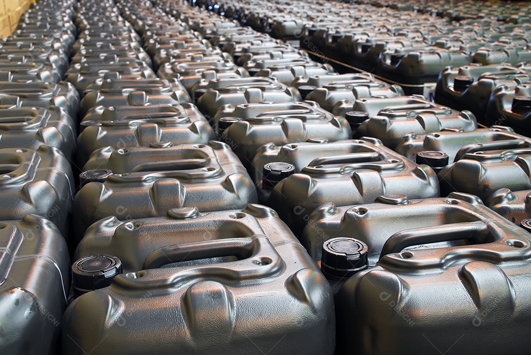 Galões de oléo lubrificante