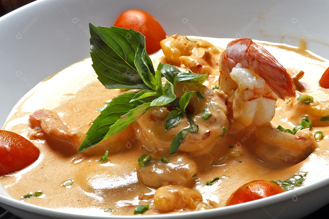 Delicioso camarão ao molho