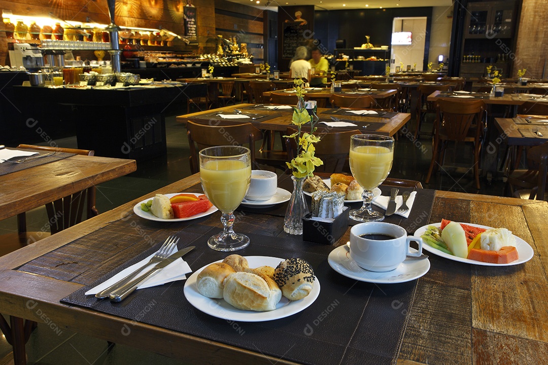 Delicioso café da manhã em restaurante