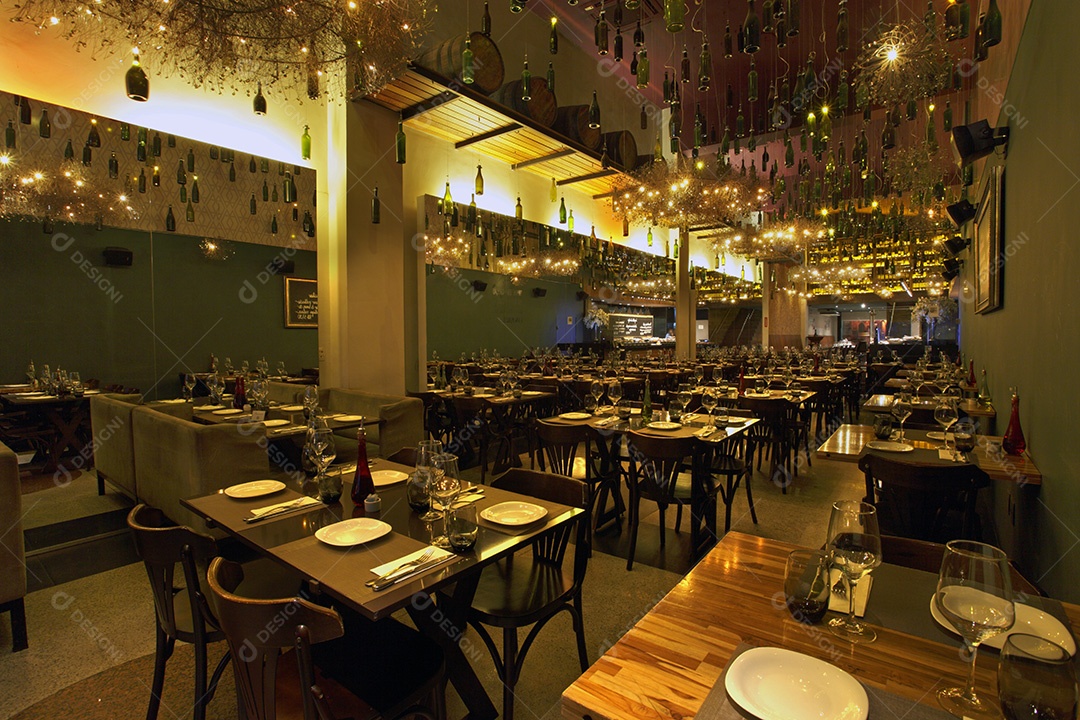 Restaurante minimalista e aconchegante