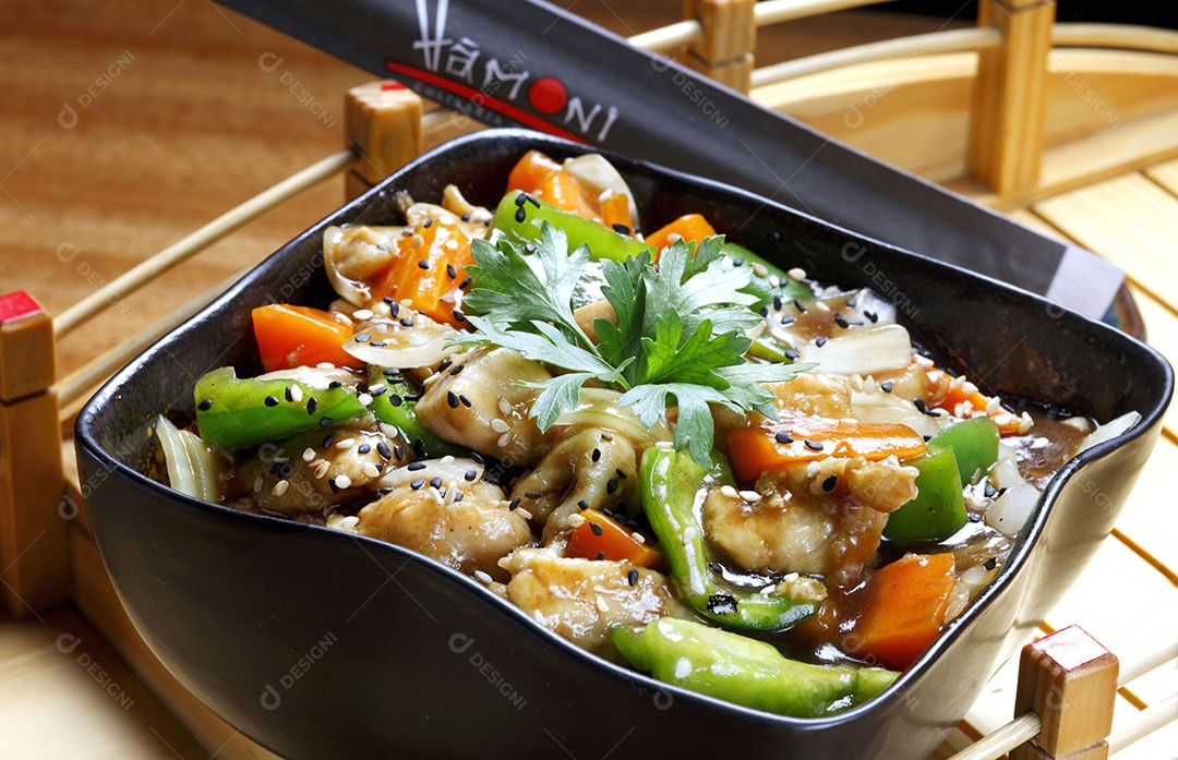 FRango oriental com legumes