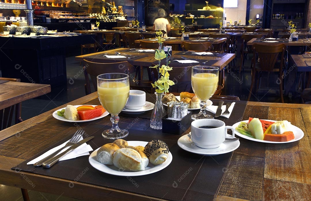 Detalhes do restaurante com delicioso café da manhã