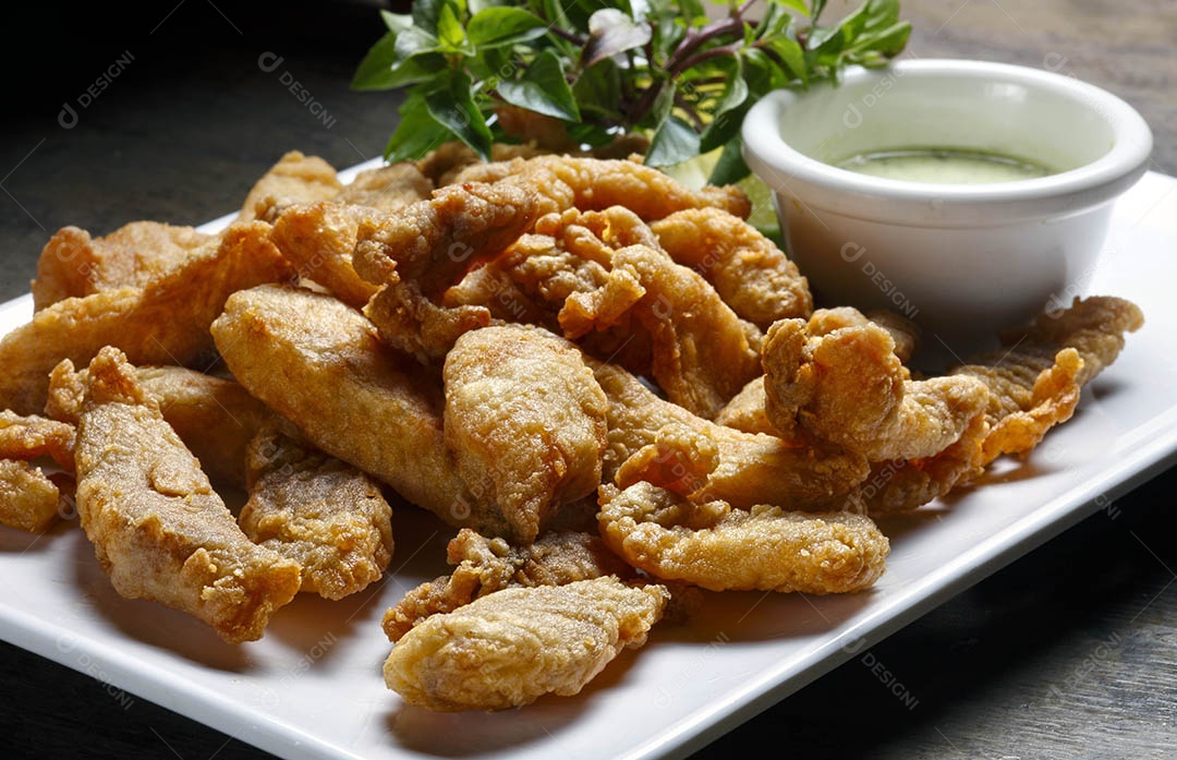 Prato com delicioso petiscos de frango