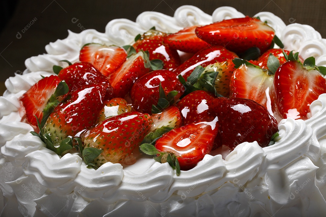 Bolo de morango com chantilly