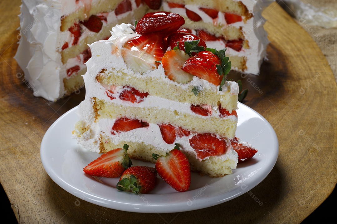 Bolo de morango com chantilly