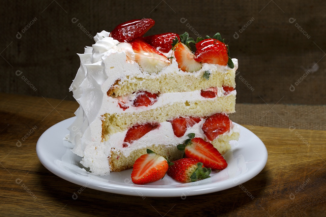 Bolo de morango com chantilly