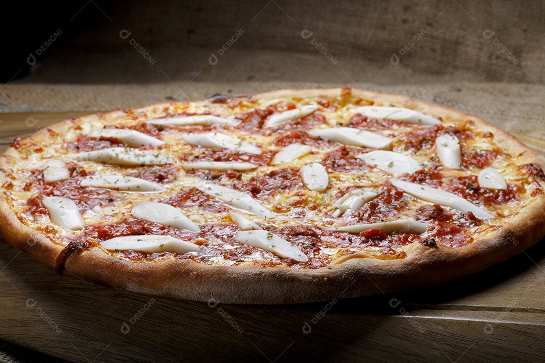 Pizza de mussarela com palmito