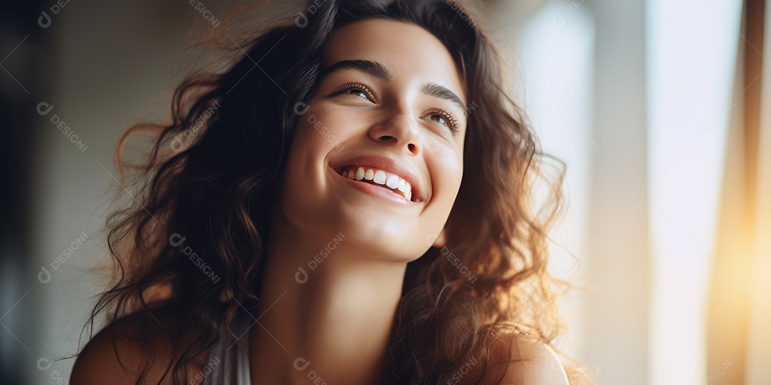 Linda jovem encantadora posando