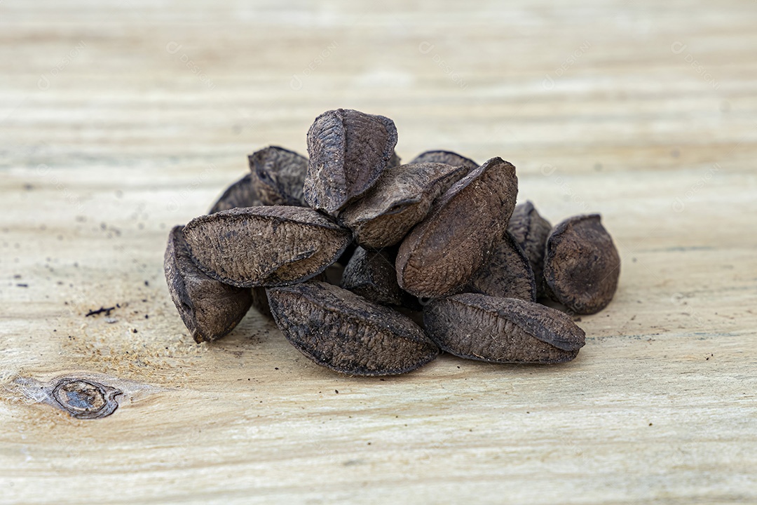 Composição de castanhas do Brasil em um tabuleiro