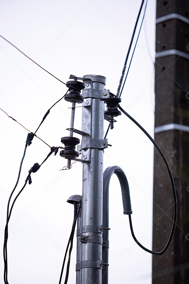 Poste metálico de registro de consumo elétrico monofásico residencial