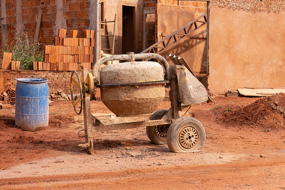 Ferramenta de construção de betoneira em uma rua