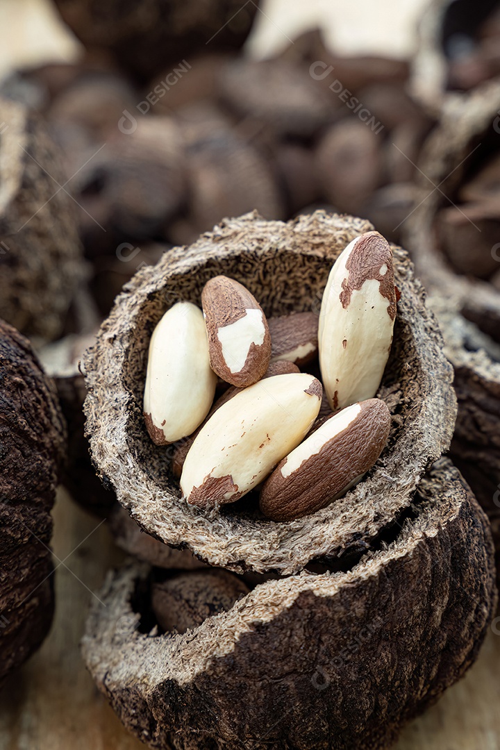 Composição de castanhas do Brasil em um tabuleiro