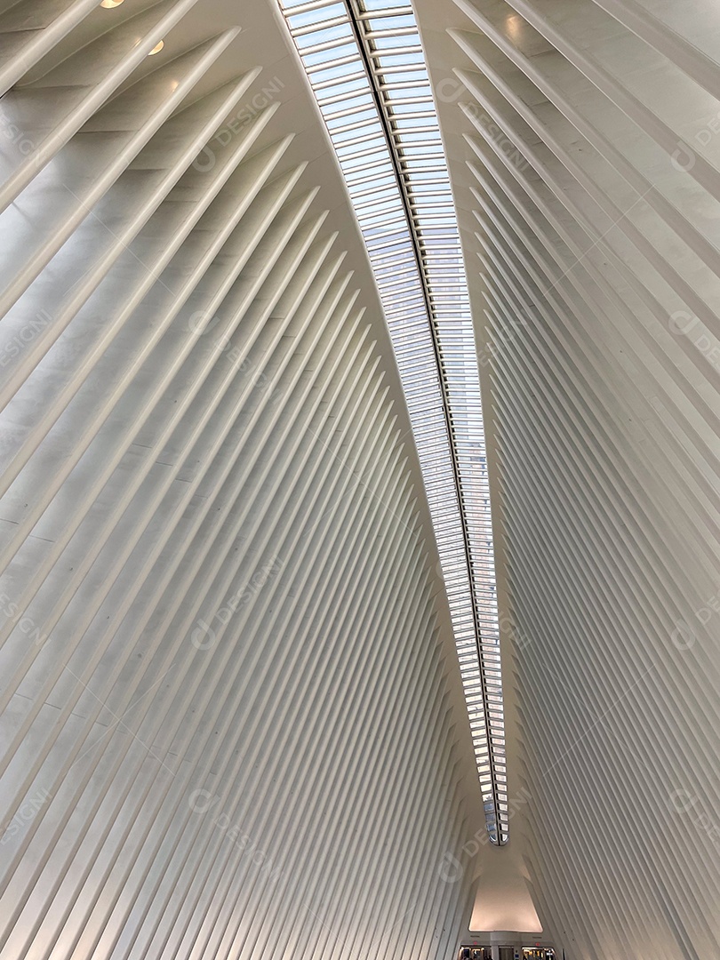 Grandes edifícios sobre uma linda cidade turística.