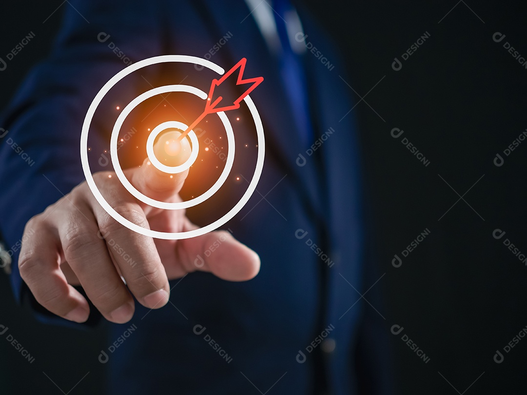 Empresário apontando para o alvo. Conceito de negócios. gerenciamento