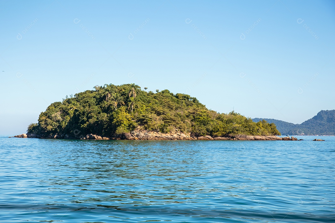 vista da grande ilha de Angra dos Reis, no Rio de Janeiro, Brasil.