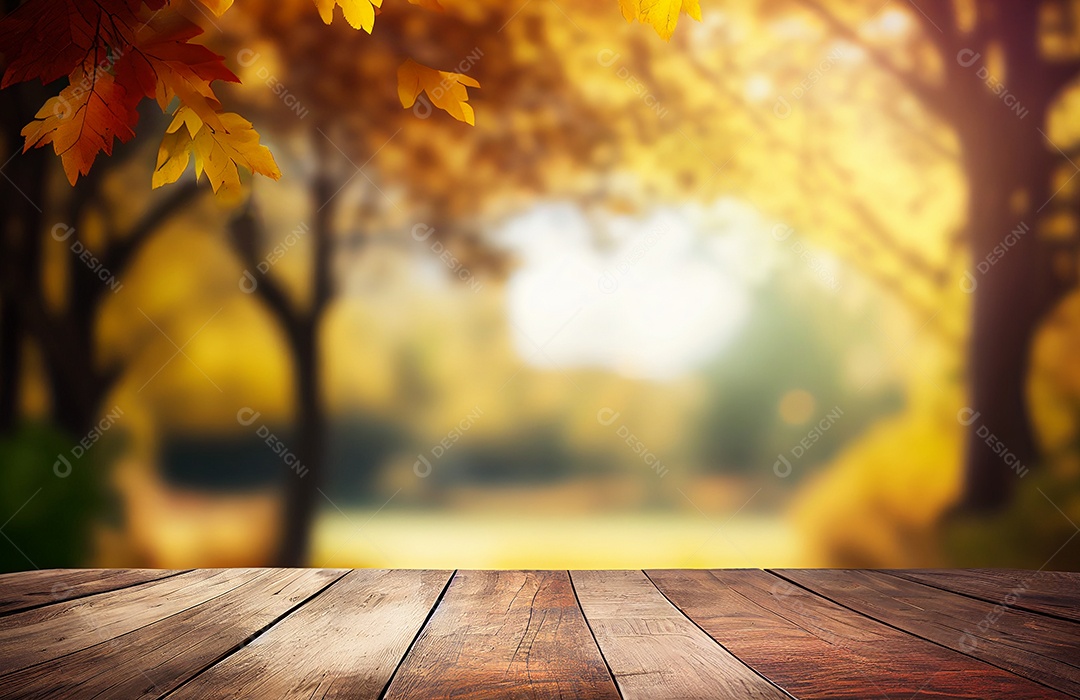 Mesa de madeira vazia abstrata com espaço de cópia sobre fundo desfocado de árvores de outono