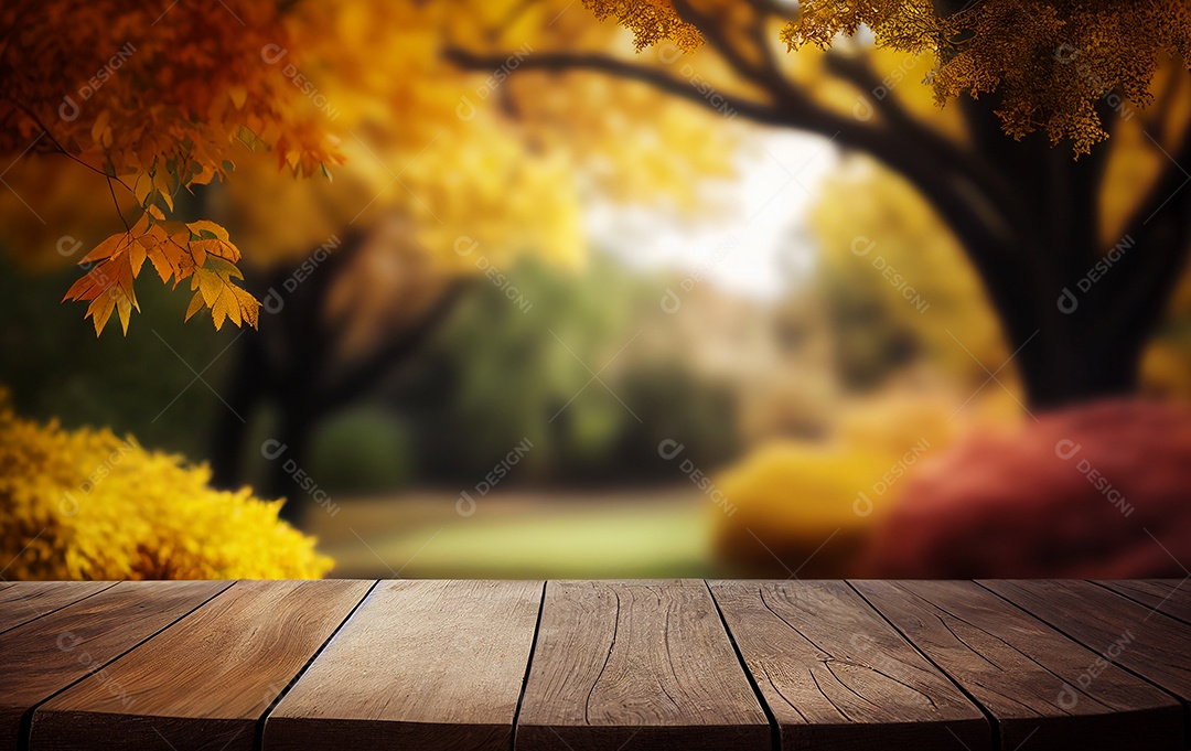 Mesa de madeira vazia abstrata com espaço de cópia sobre fundo desfocado de árvores de outono