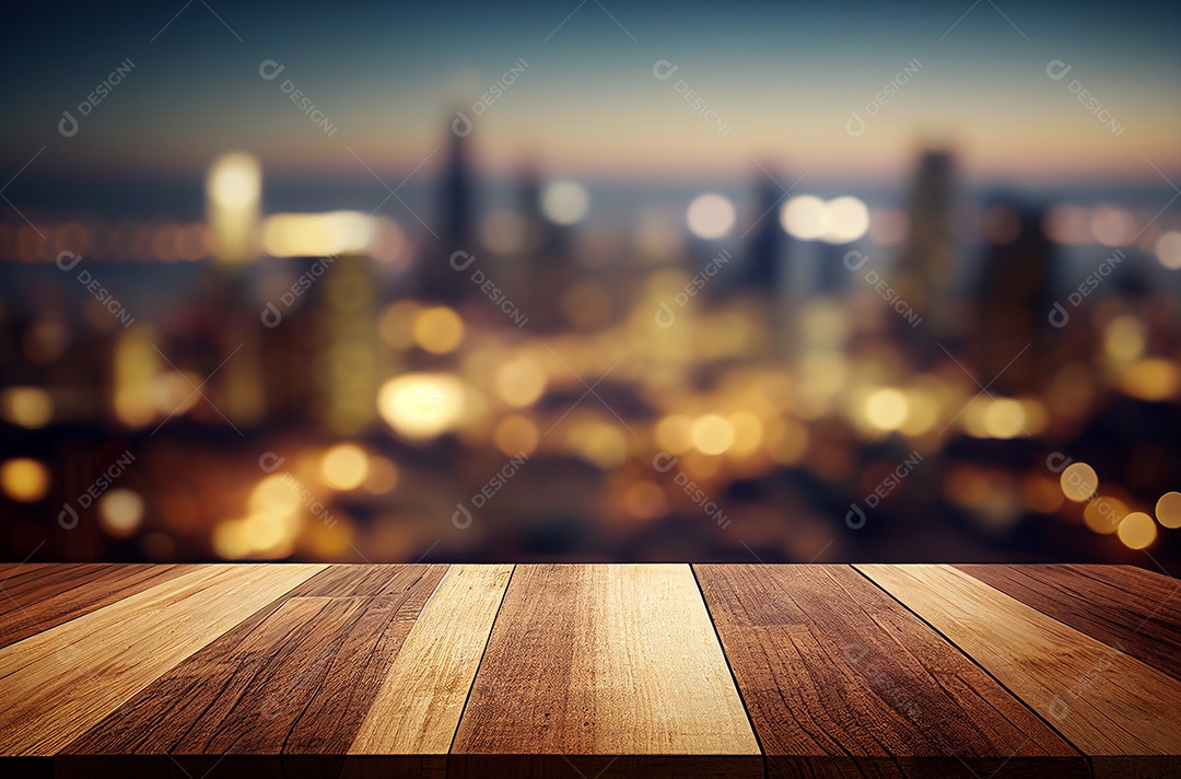 Mesa de madeira vazia em branco sobre fundo desfocado da visão noturna da cidade, simulação e montagem para produto