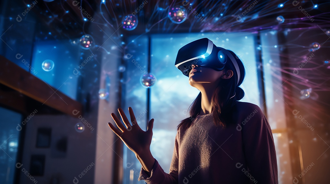 Mulher usando fone de ouvido de realidade virtual, olhando em volta para uma exposição de tecnologia