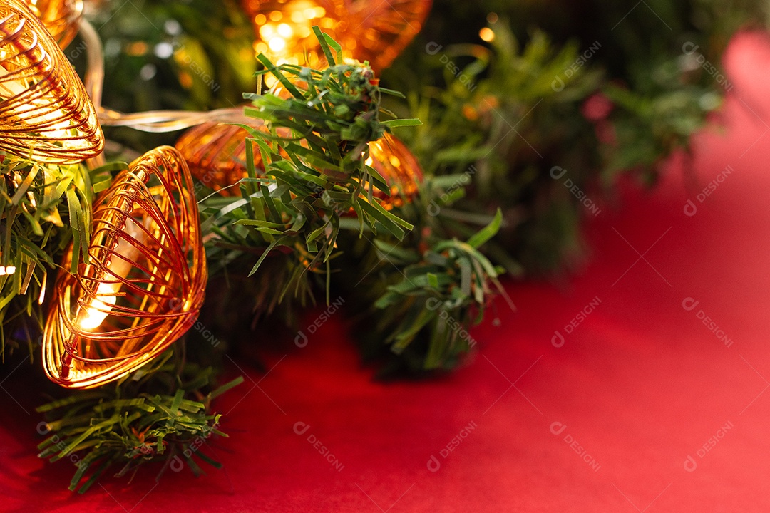 Detalhes de árvore natalina enfeitada