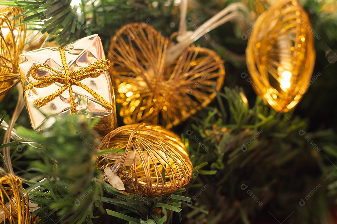 Detalhes de uma árvore de natal decorada linda