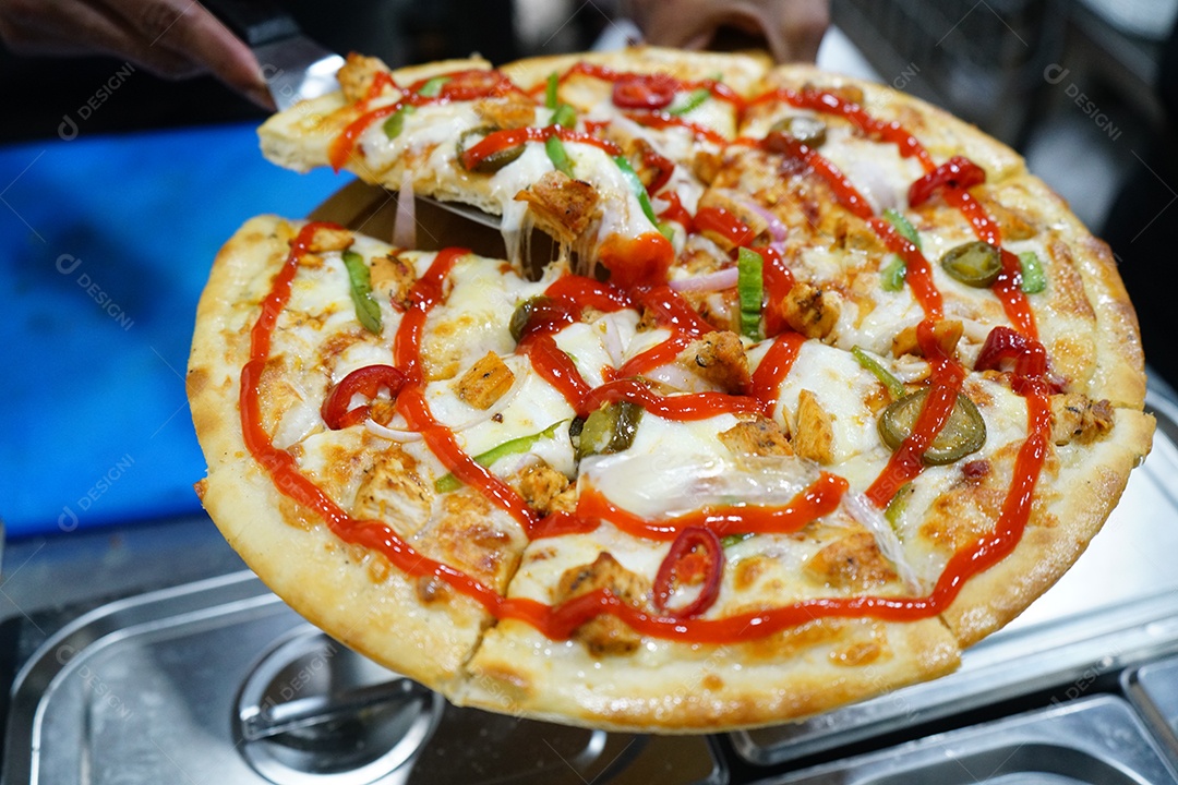 Deliciosa pizza de frango com catupiry