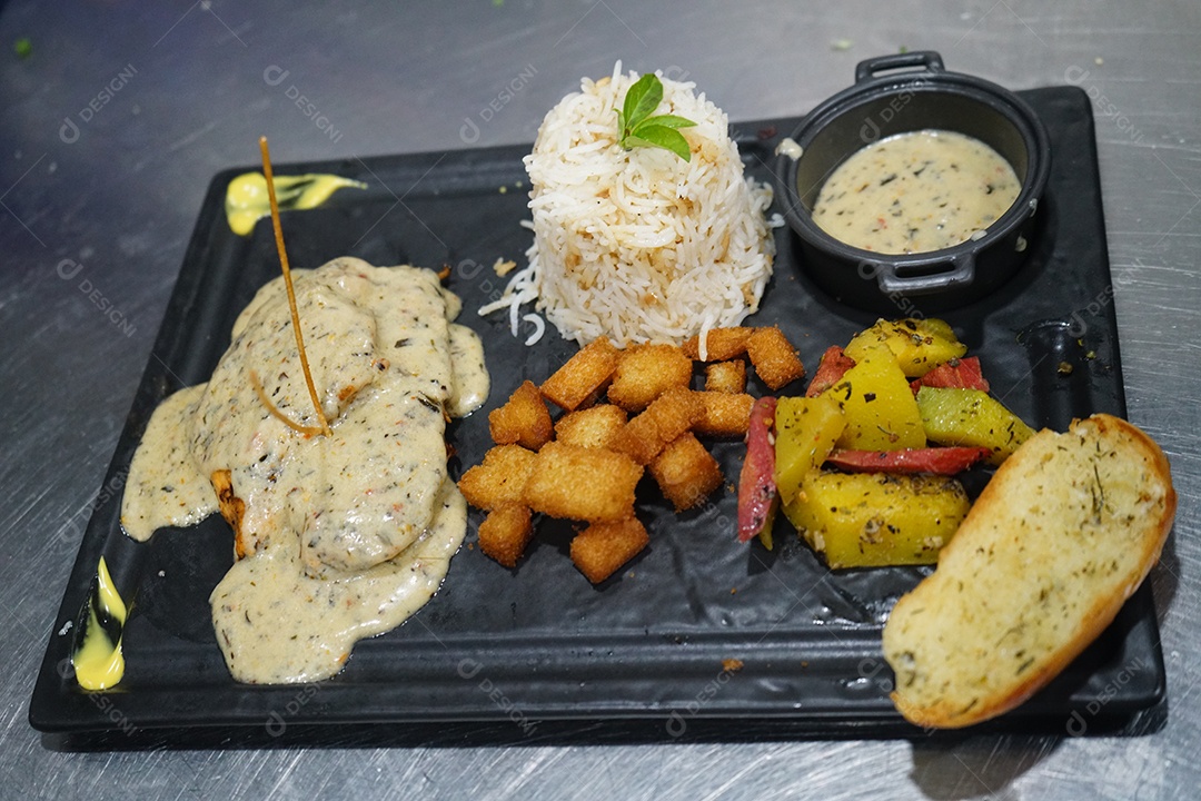 Deliciosa comida típica na chapa