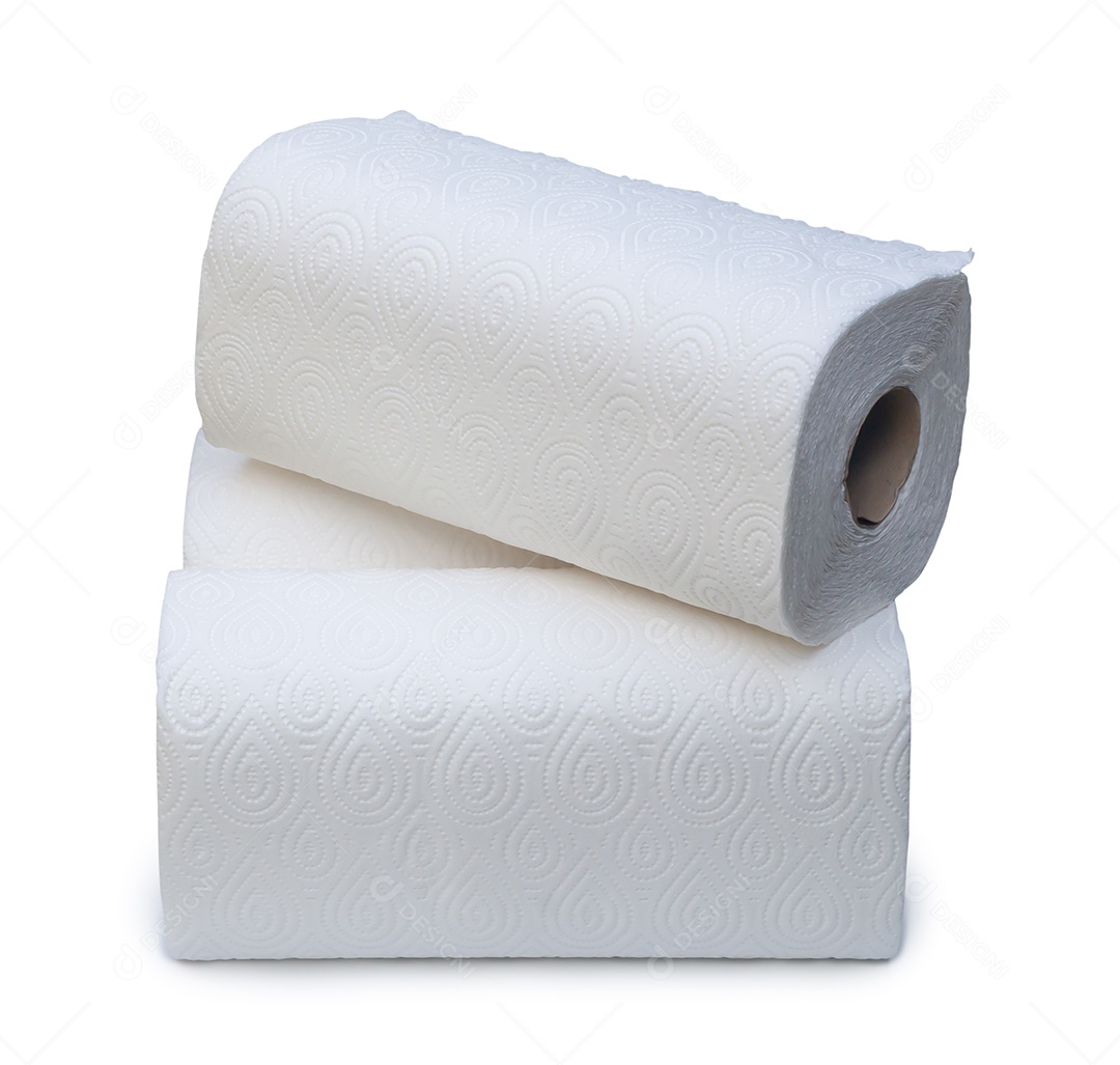 Rolos de papel de seda longos e grandes em pilha são isolados em fundo branco com traçado de recorte.