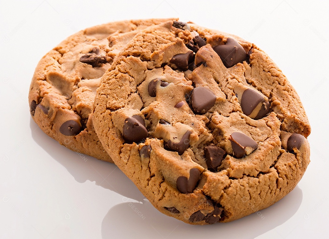 Biscoitos de chocolate em fundo branco