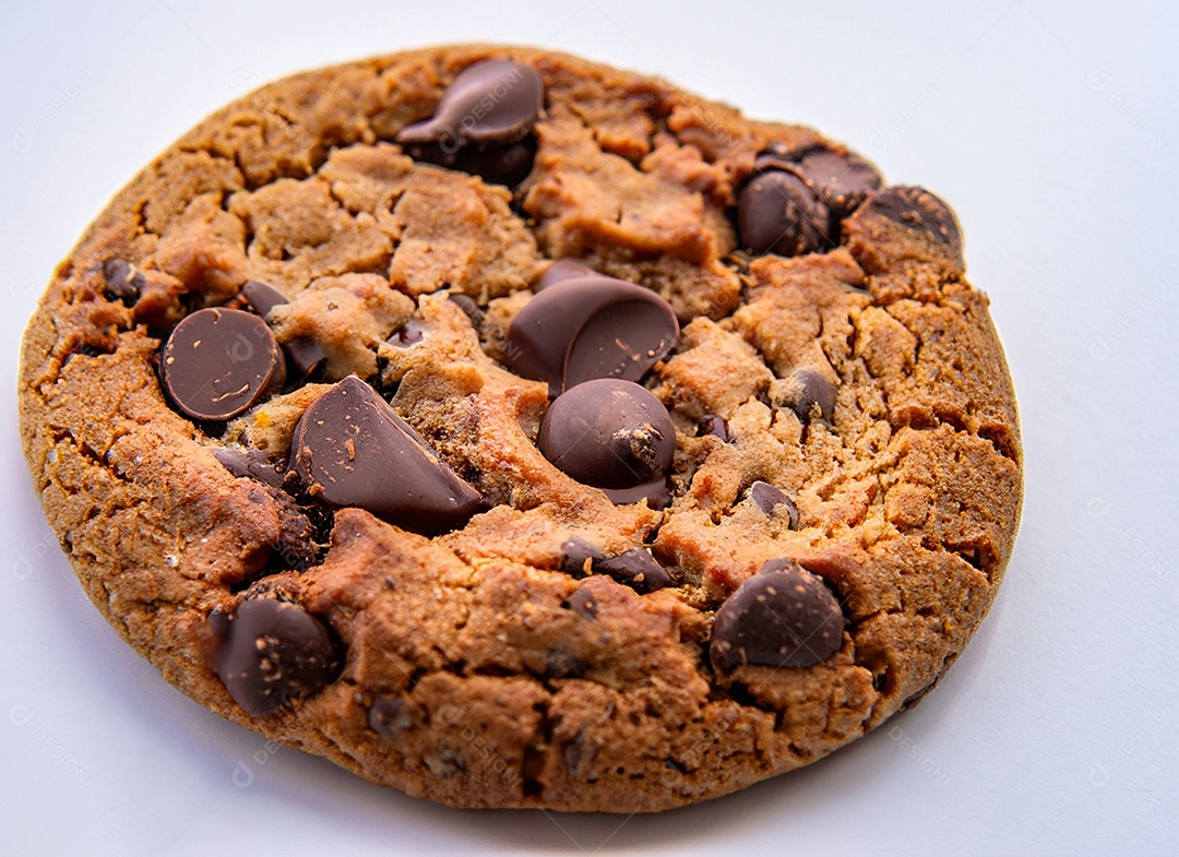 Biscoitos de chocolate em fundo branco