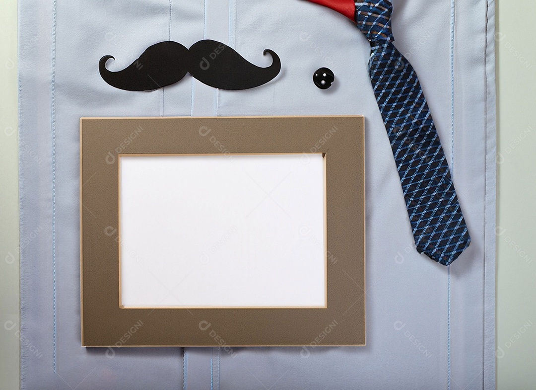 Uma moldura vazia, um bigode de papel, um botão de camisa