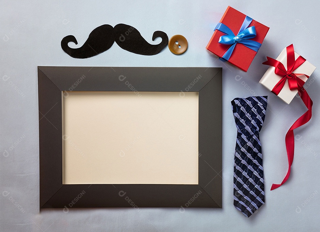 Uma moldura vazia, um bigode de papel, um botão de camisa