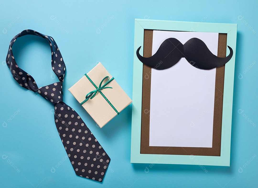 Uma moldura vazia, um bigode de papel, um botão de camisa