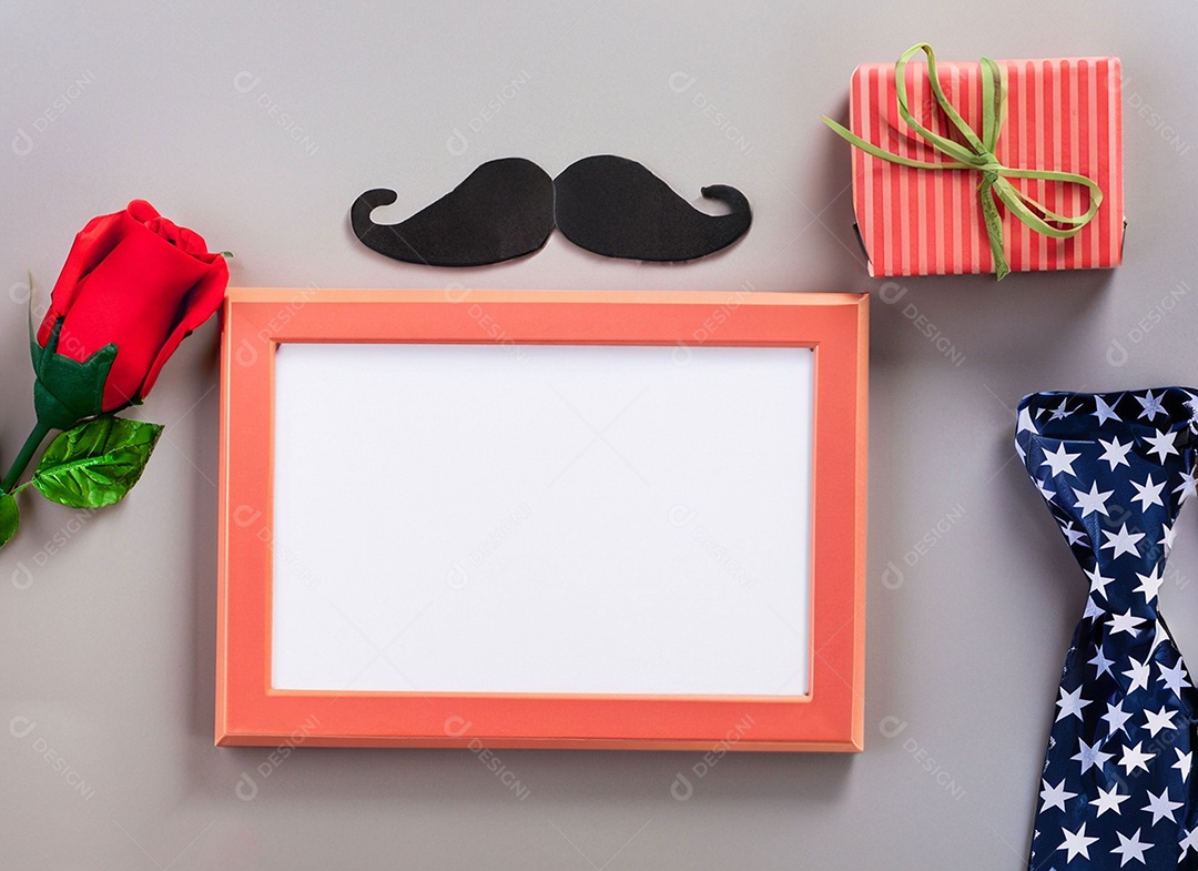 Uma moldura vazia, um bigode de papel, um botão de camisa