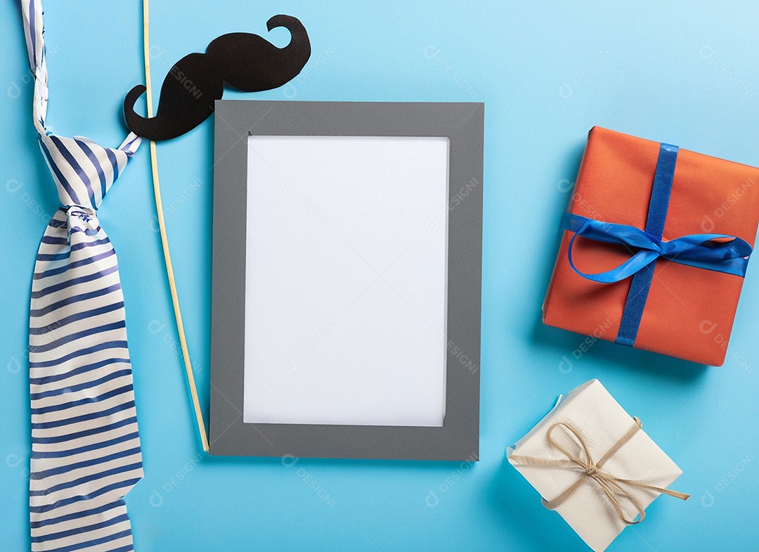 Uma moldura vazia, um bigode de papel, um botão de camisa