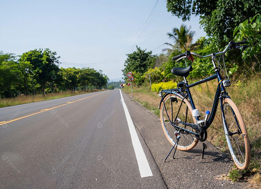 Uma bicicleta na estrada