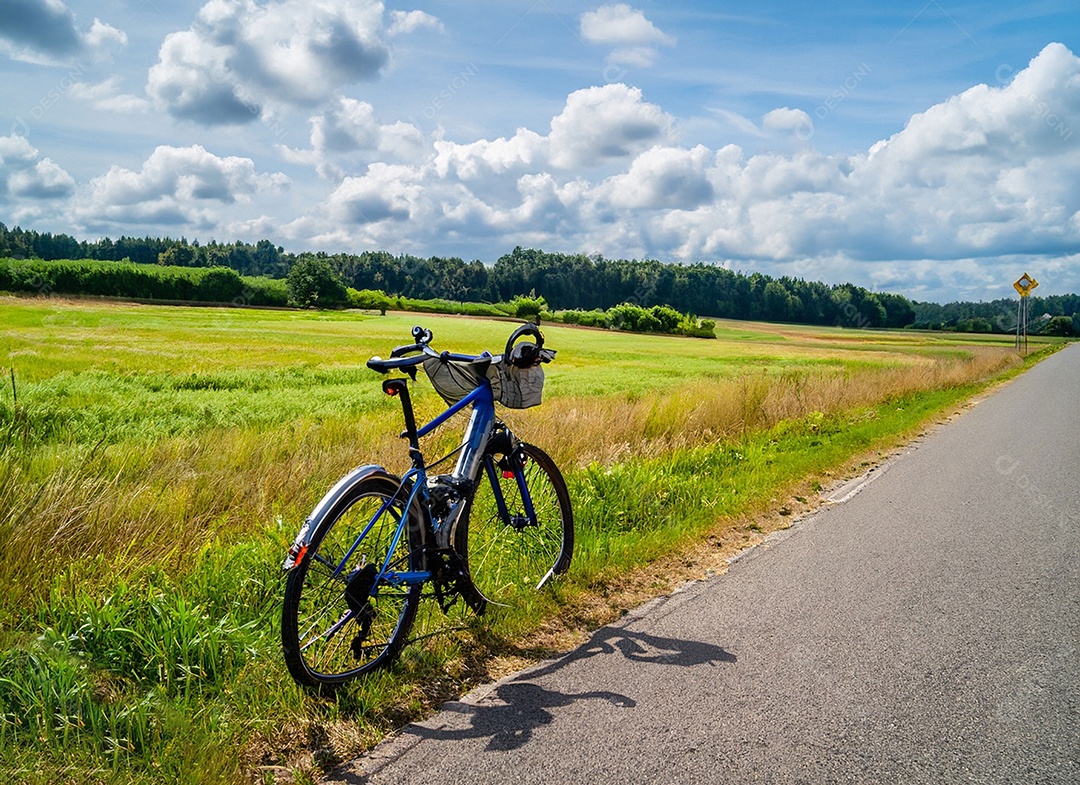 Uma bicicleta na estrada