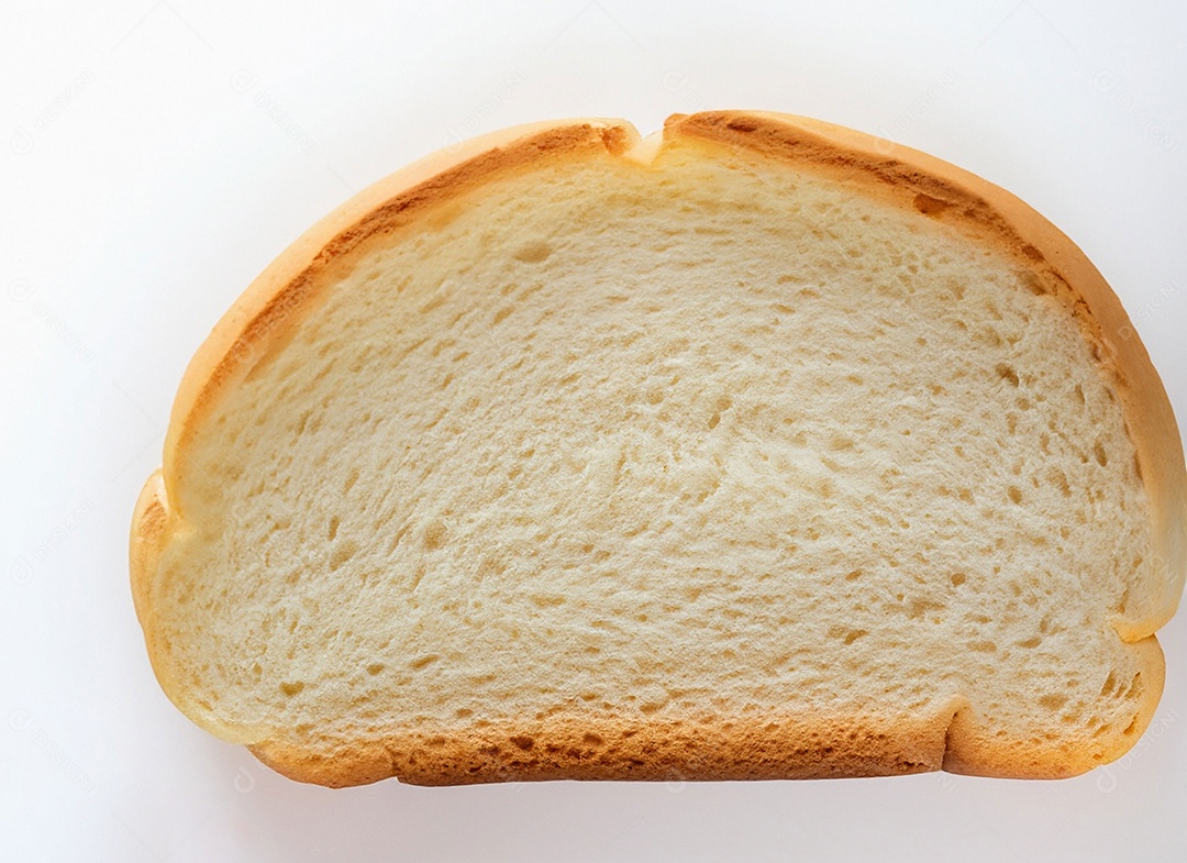 Fatia de pão de forma sobre fundo branco