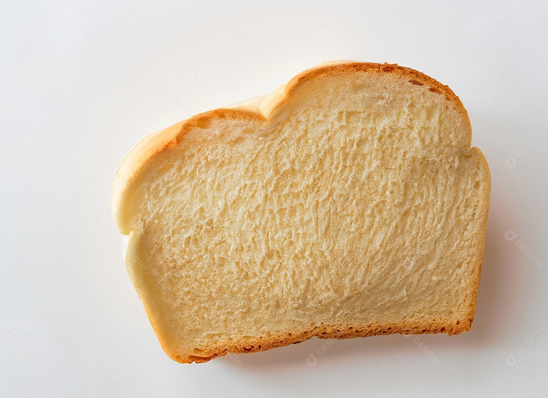 Fatia de pão macio em fundo branco