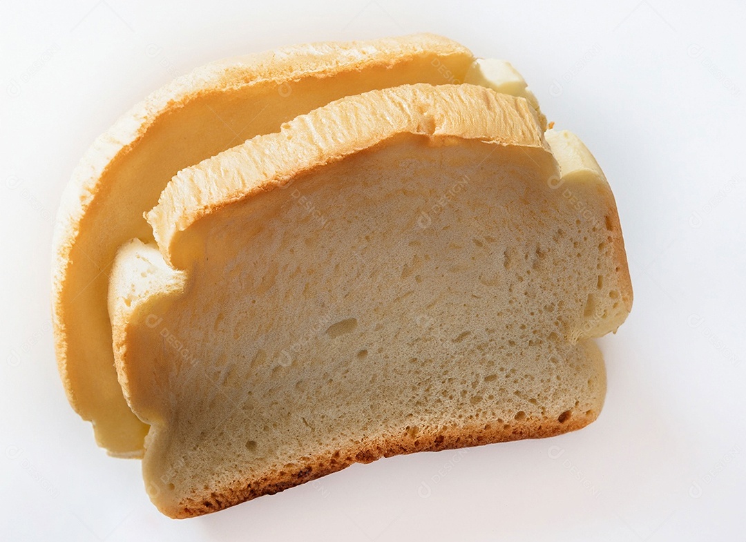 Fatia de pão macio em fundo branco