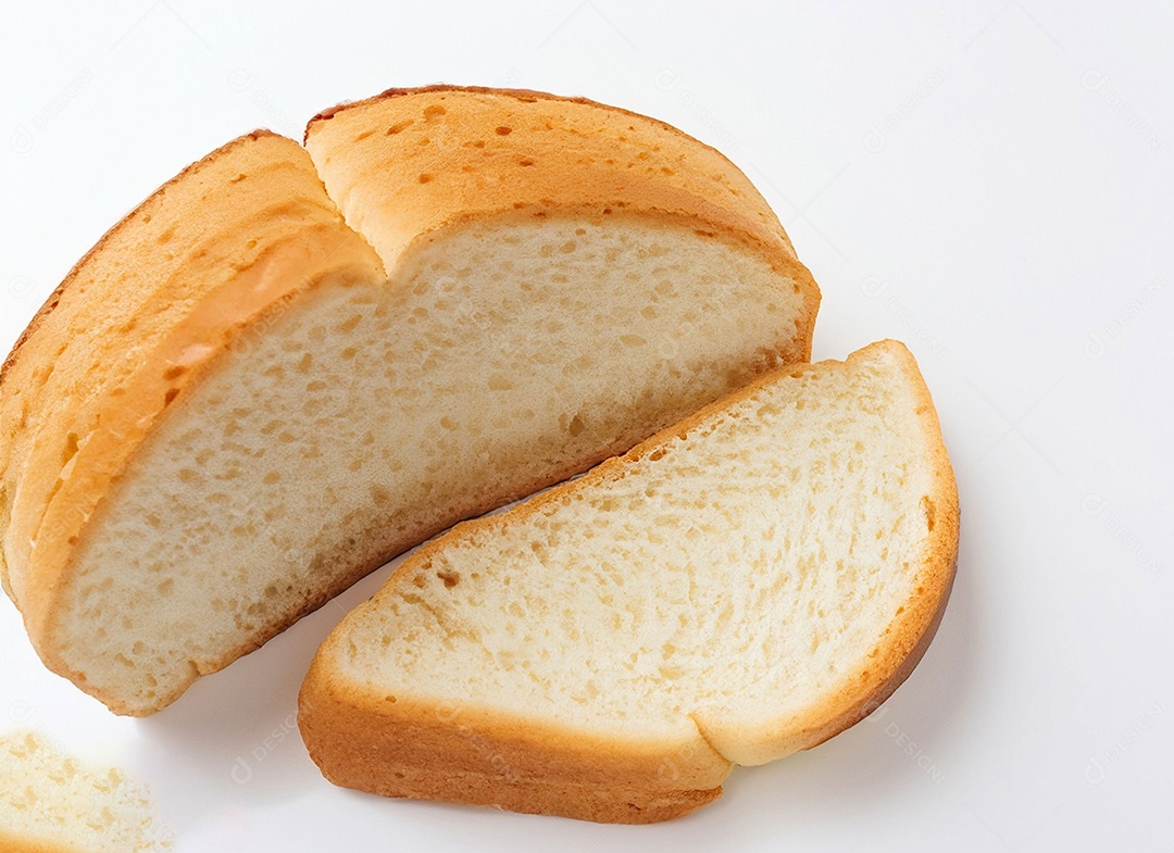 Fatias de pão de forma em fundo branco