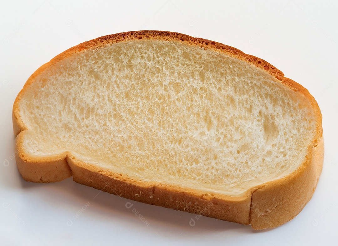 Fatia de pão de forma sobre fundo branco