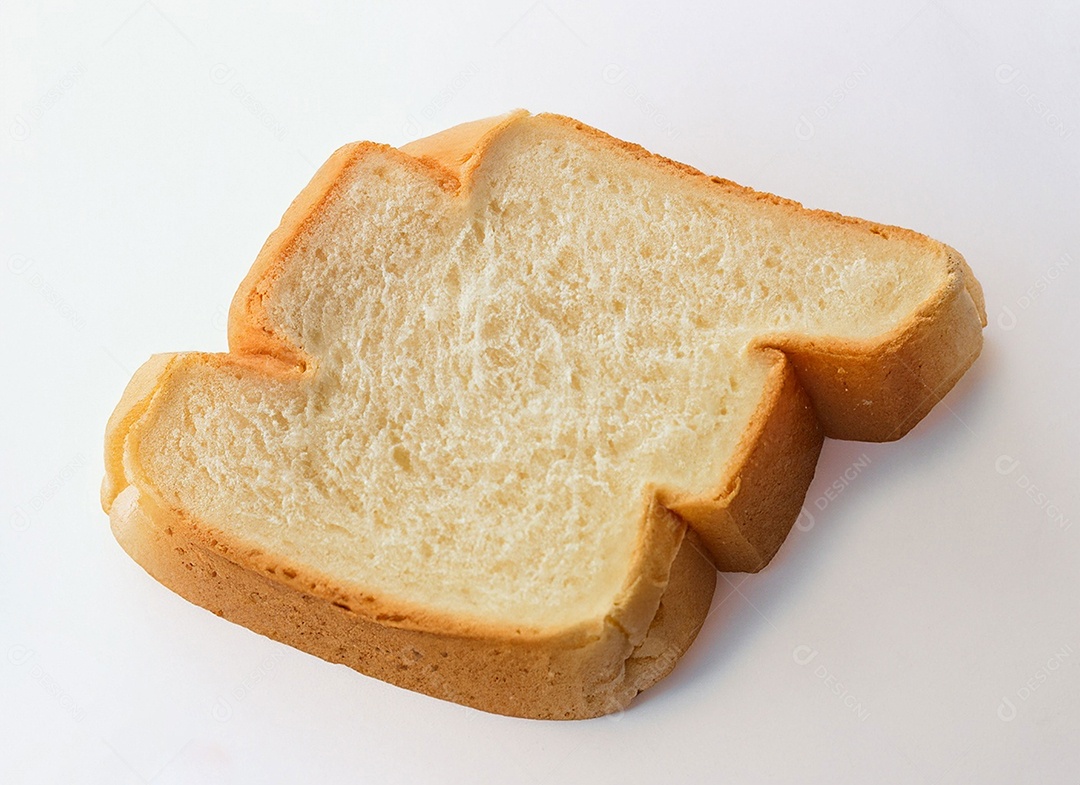 Fatia de pão de forma sobre fundo branco