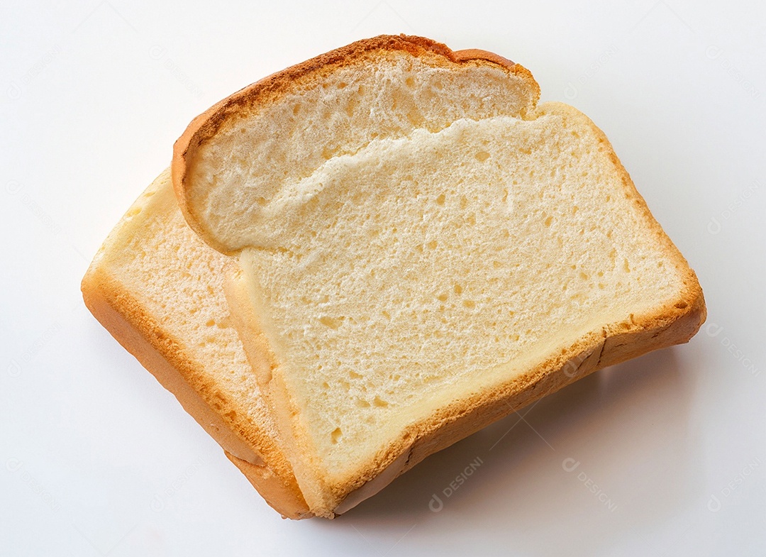Fatia de pão de forma sobre fundo branco